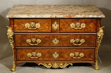 Commode époque Régence en sarcophage Paris 18e